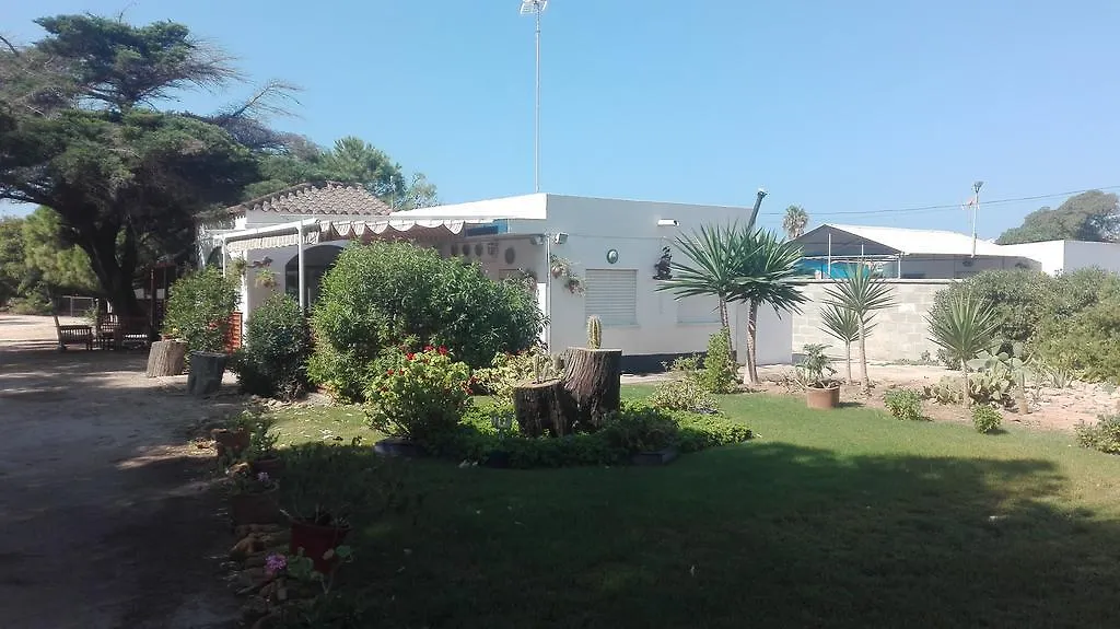 Holiday home Finca Las Dunas: Beachfront Chalets with Jacuzzis Rota