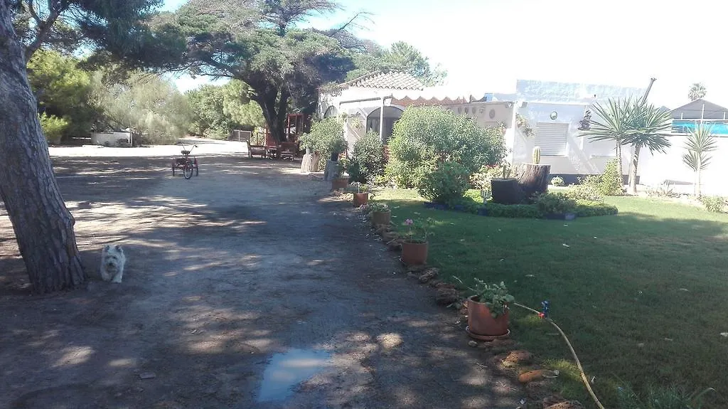 Finca Las Dunas: Beachfront Chalets with Jacuzzis Rota Holiday home