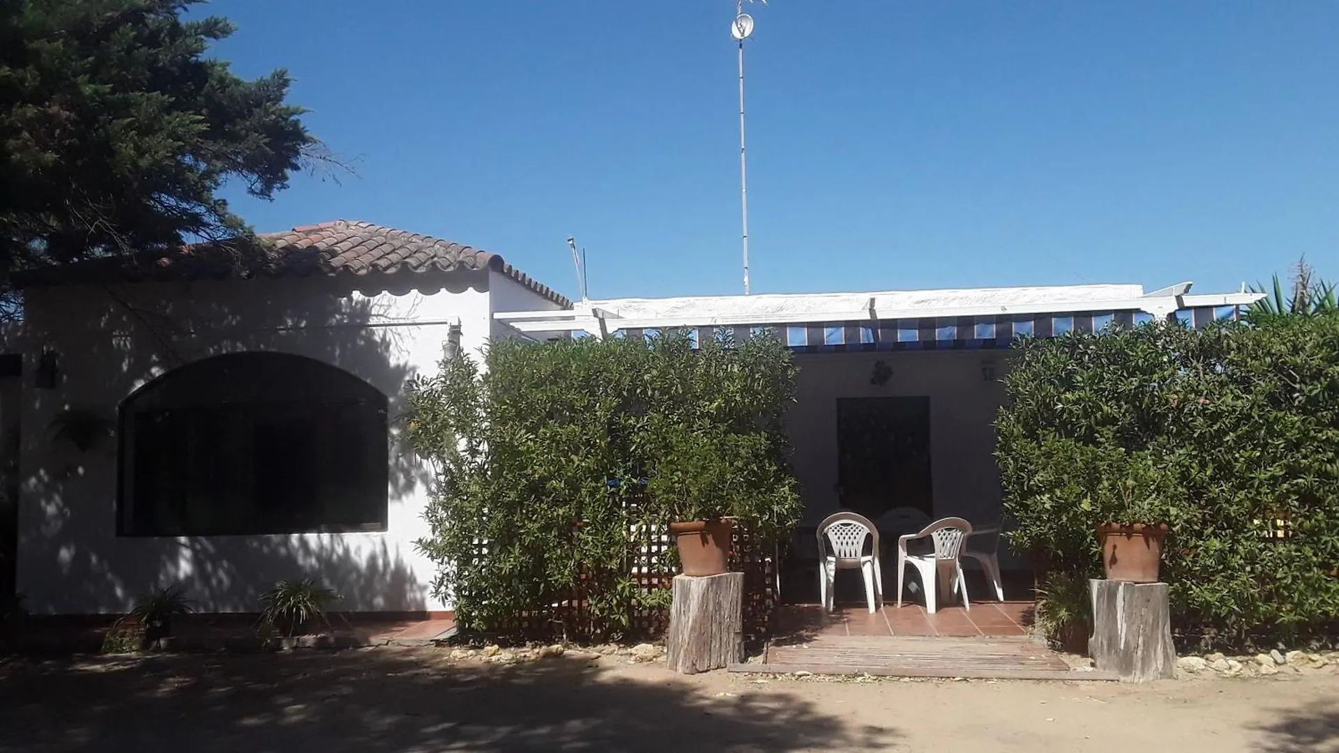 Finca Las Dunas: Beachfront Chalets with Jacuzzis Rota 0*,  Spain